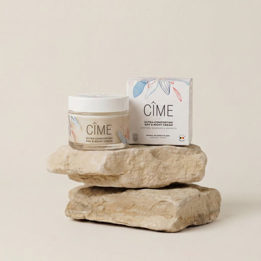 CÎME Ultra-Comforting Day & Night Cream op natuursteen