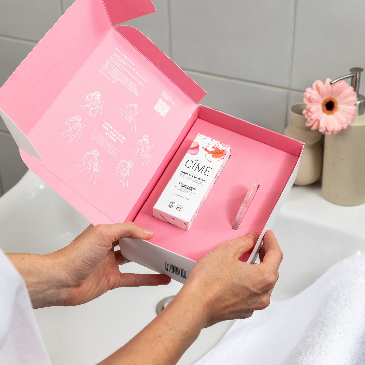 Self-care face massage set | Wild rose serum + Gua sha