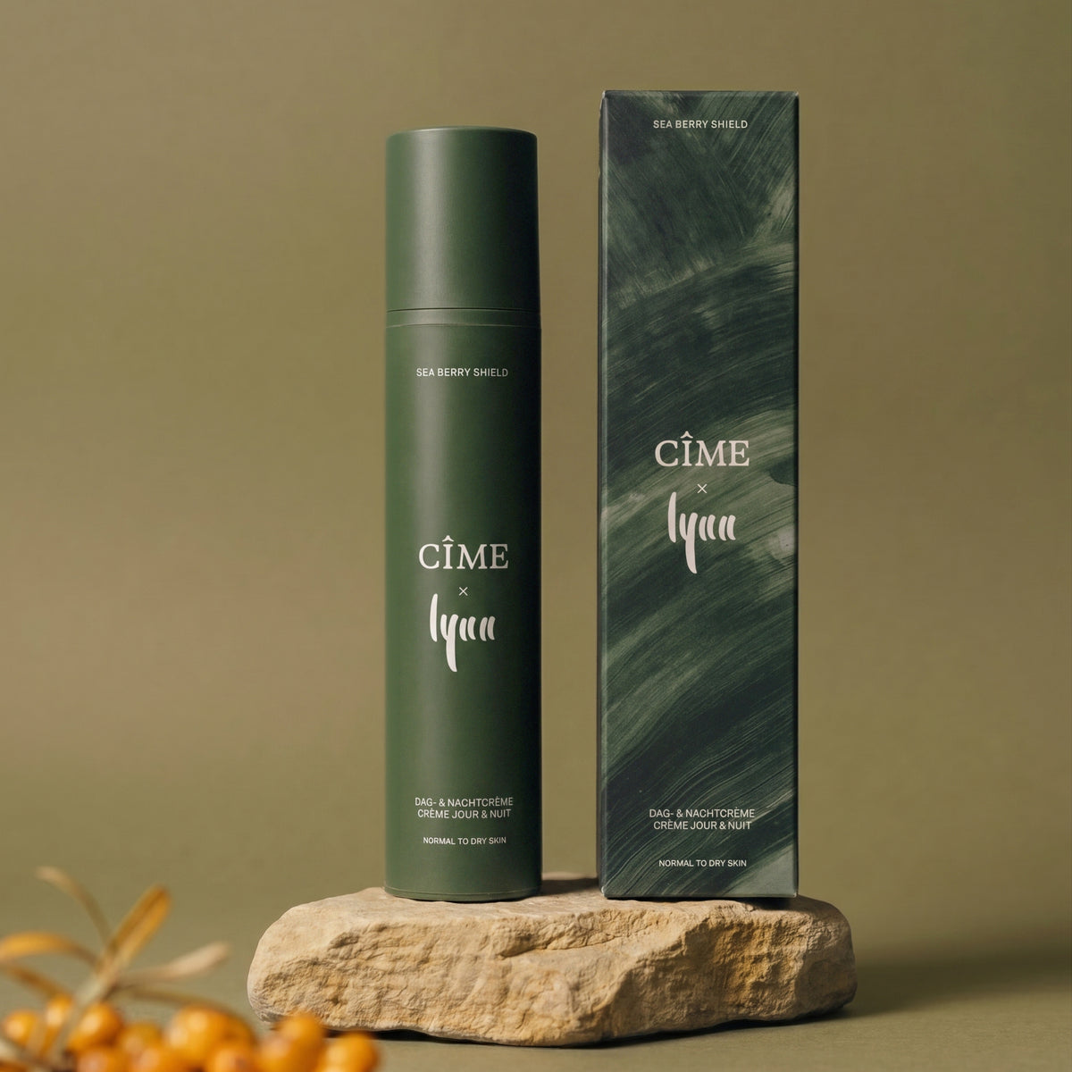 CÎME x Lynn Sea Berry Shield Day & Night Cream op natuursteen