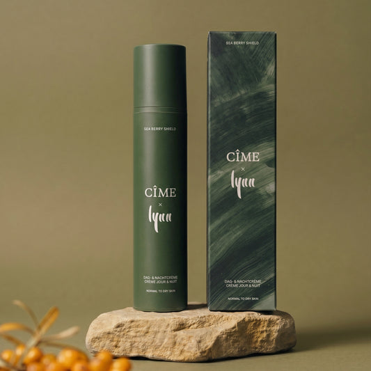 CÎME x Lynn Sea Berry Shield Day & Night Cream op natuursteen